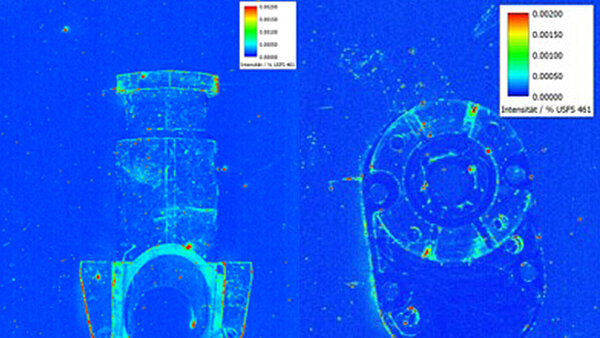 Vier Aufnahmen der Fluoreszenzanalyse eines Bauteils