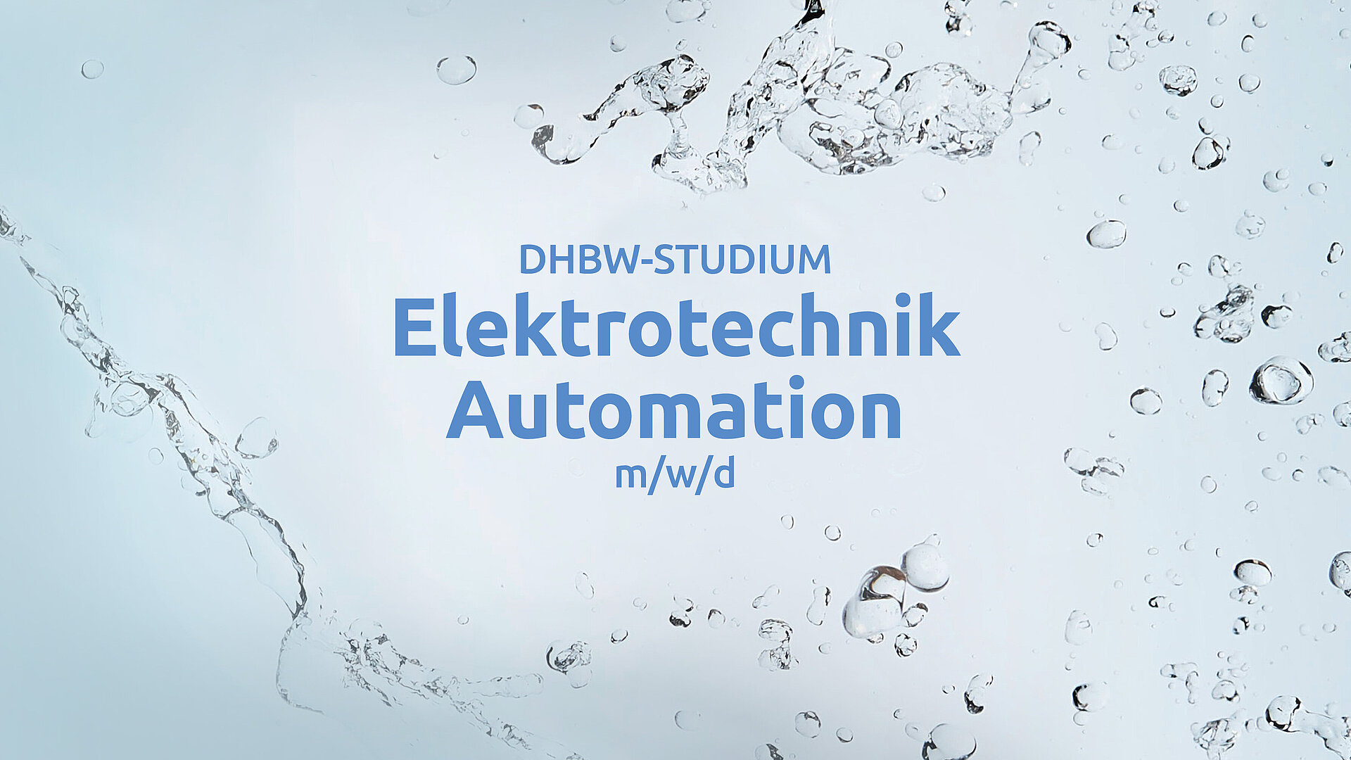 Anzeige für ein DHBW-Studium Elektrotechnik Automation (m/w/d). Der Text ist in blauer Schrift auf einem Hintergrund mit Wasserspritzern gestaltet.