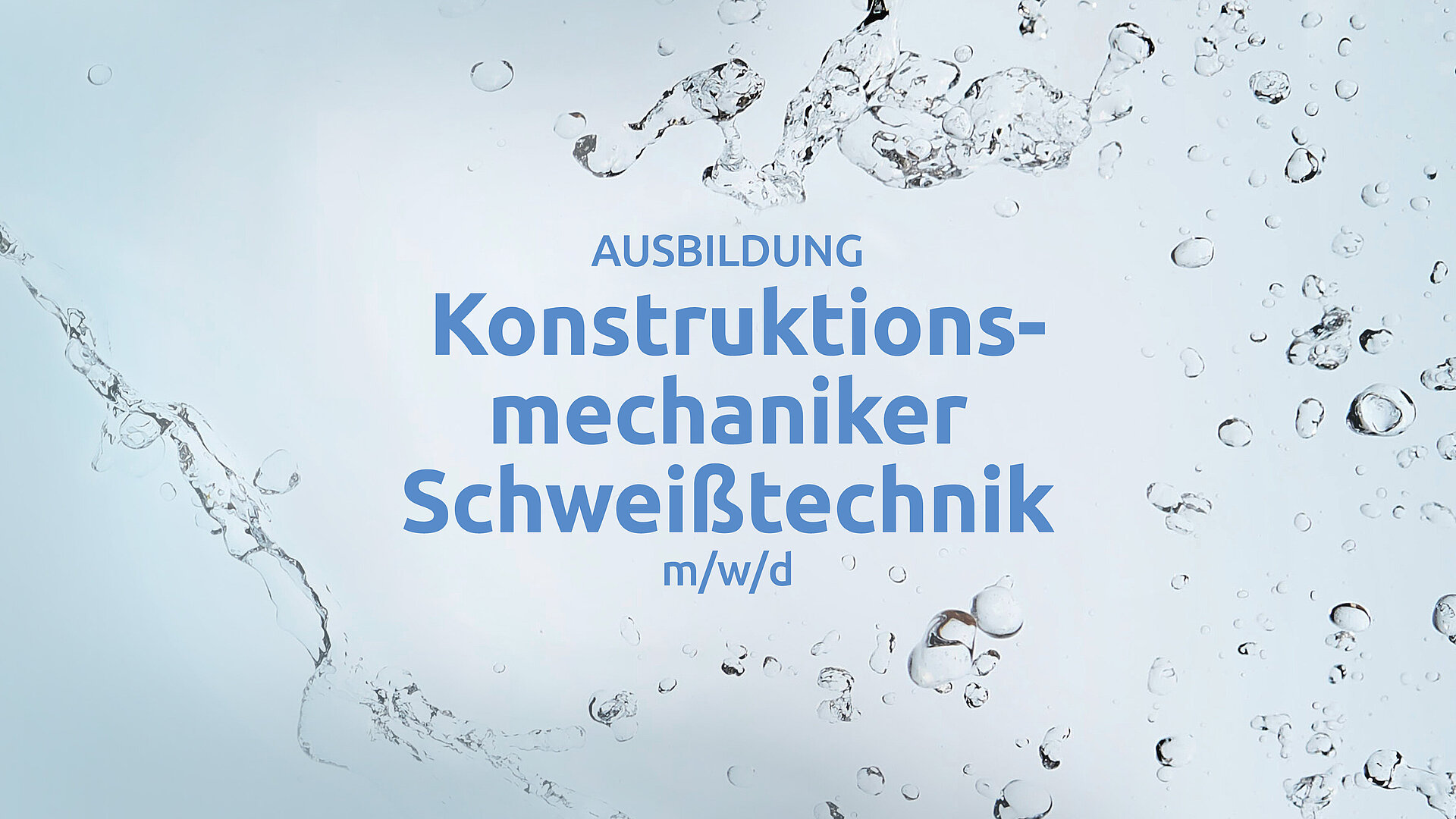 Anzeige für eine Ausbildung als Konstruktionsmechaniker Schweißtechnik (m/w/d). Der Text ist in blauer Schrift auf einem Hintergrund mit Wasserspritzern gestaltet.
