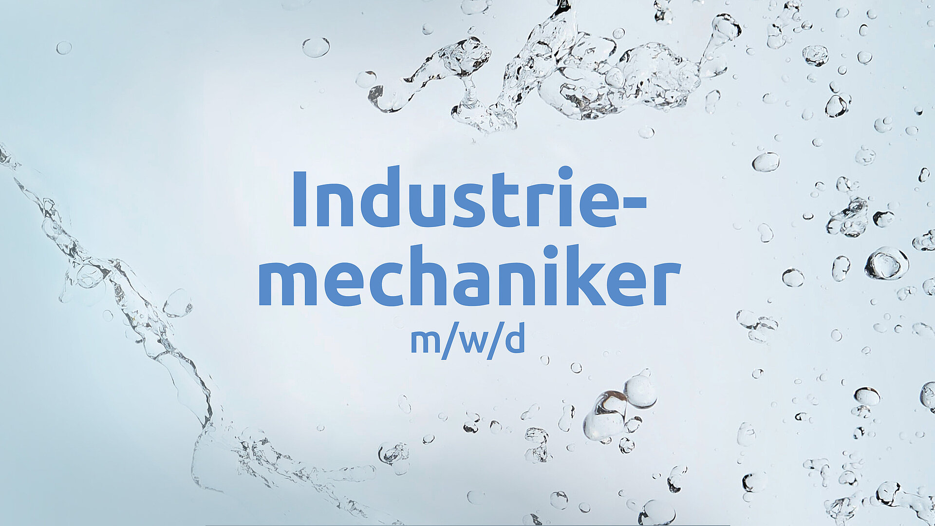 Anzeige für eine Stelle als Industriemechaniker (m/w/d). Der Text ist in blauer Schrift auf einem Hintergrund mit Wasserspritzern gestaltet.