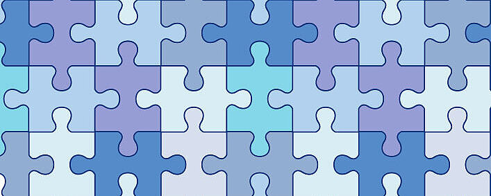 Blaues Puzzle-Muster mit ineinandergreifenden Teilen auf weißem Hintergrund