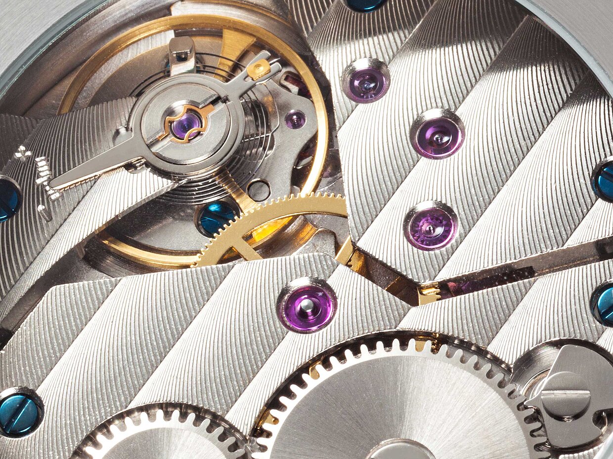 Gros plan sur le mécanisme d'une montre-bracelet